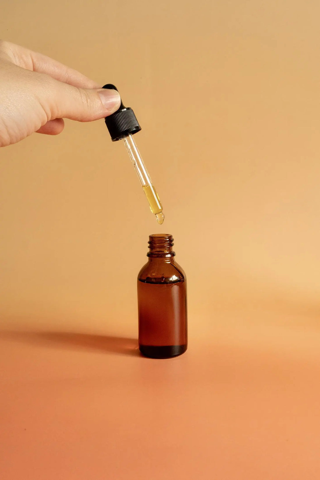 White Label vs Eigen Productie | Wat is Slimmer voor Jouw Merk? The Oil Producers
